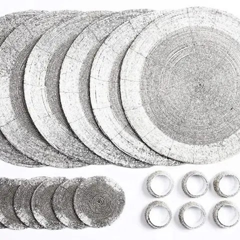 18 PIECE PLACEMAT SET COLOUR: SILVER