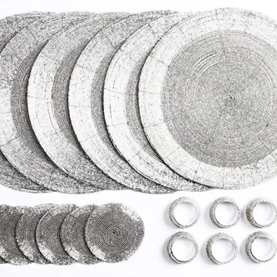 18 PIECE PLACEMAT SET COLOUR: SILVER