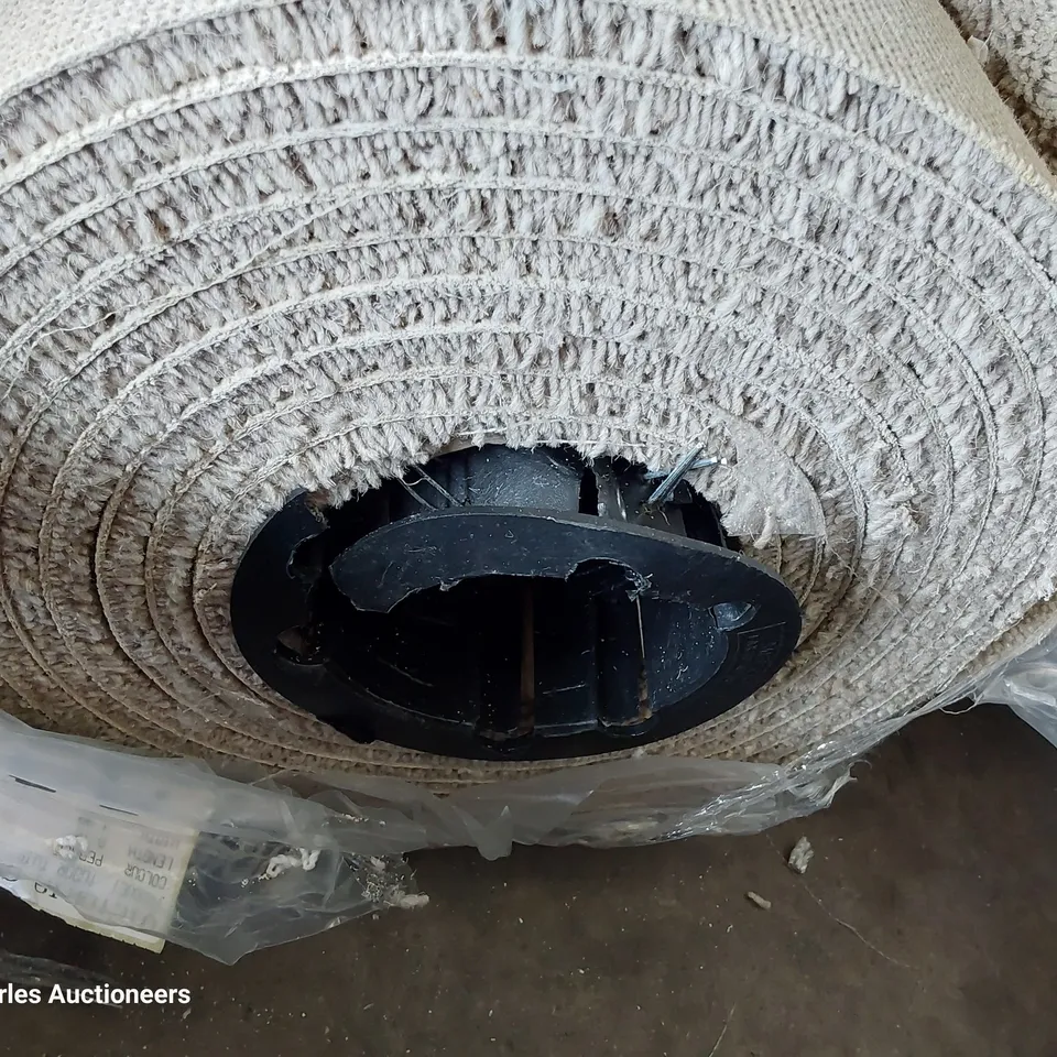 ROLL OF QUALITY TUDOR TWIST REGAL PEBBLE CARPET 4M × 6.7M APPROXIMATELY 