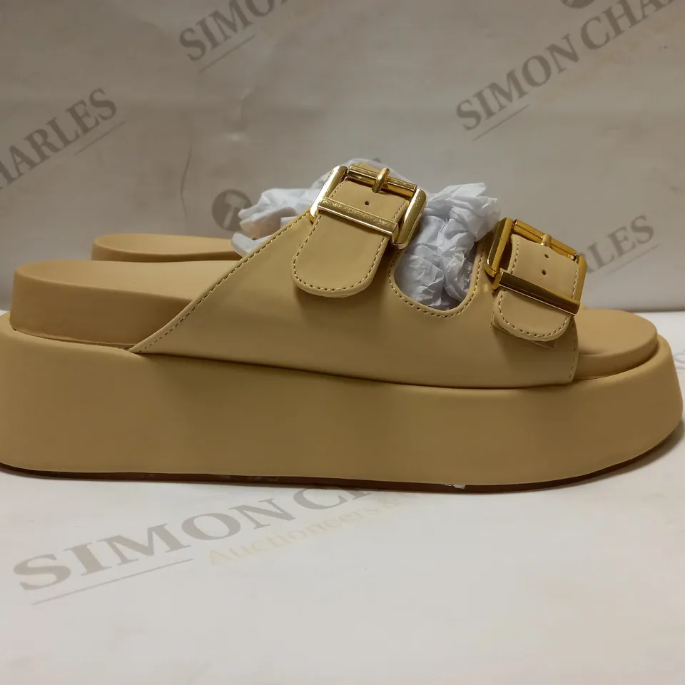 PRETTY LITTLE THINGS CHUNKY SANDALS SIZE 4