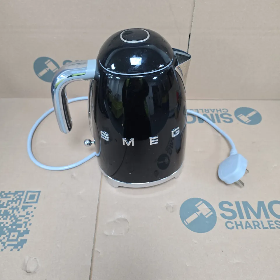 SMEG 50'S STYLE 4-SLICE TOASTER  & KETTLE- BLACK
