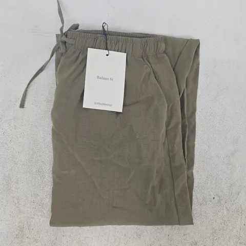 STRADIVARIUS BALLOON FIT PANTS IN DUSTY SAGE SIZE MEDIUM