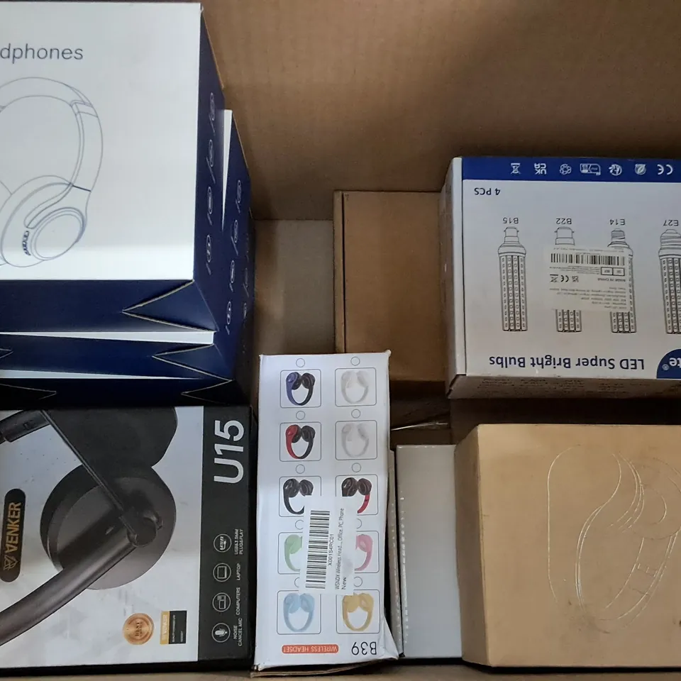 LOT OF 17 ASSORTED ITEMS TO INCLUDE SOLAR WALL LIGHT, WIRELESS HEADPHONES AND LED BRIGHT BULBS