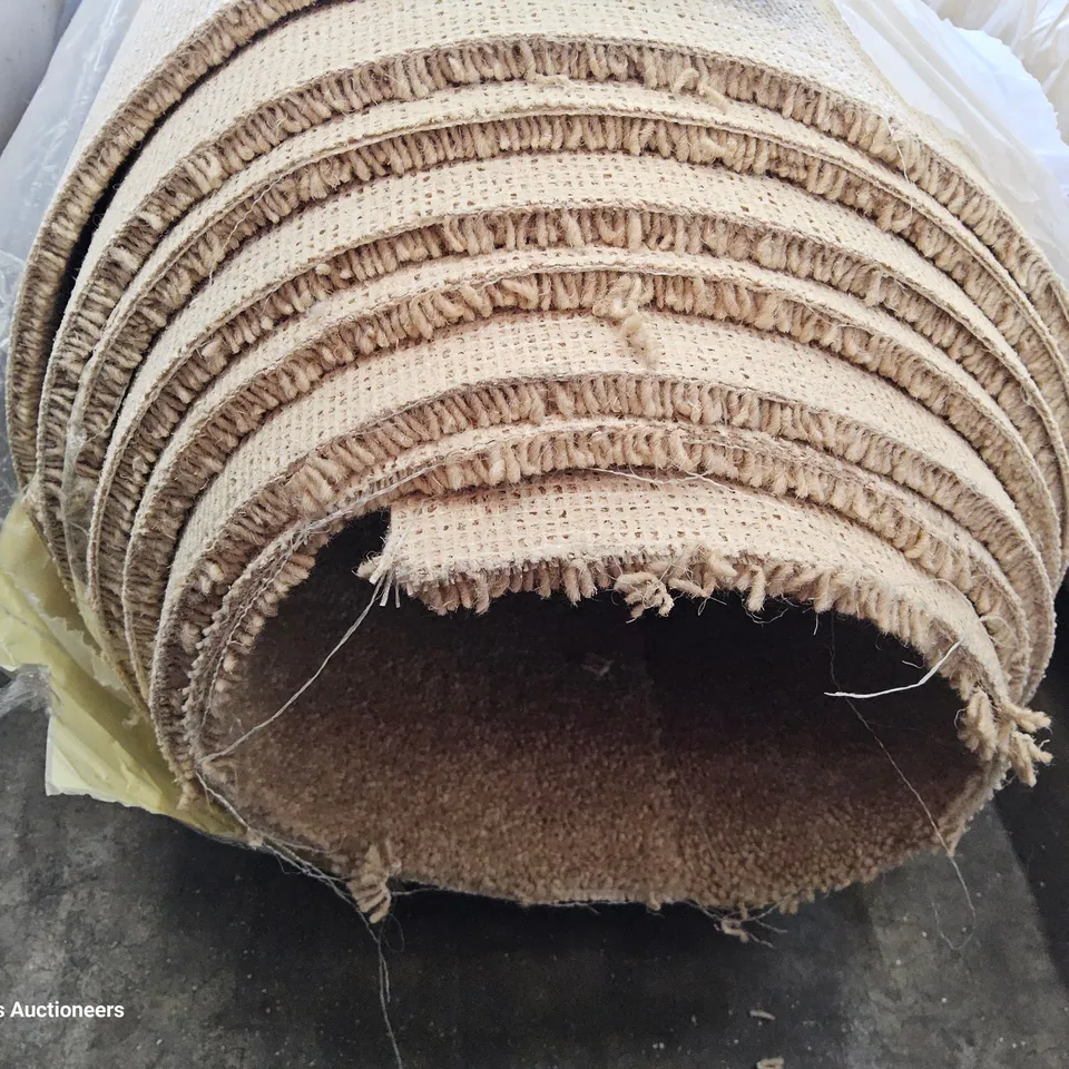 ROLL OF QUALITY TUDOR TWIST CLASSIC CHICKPEA CARPET APPROXIMATELY 4M × 5.5M