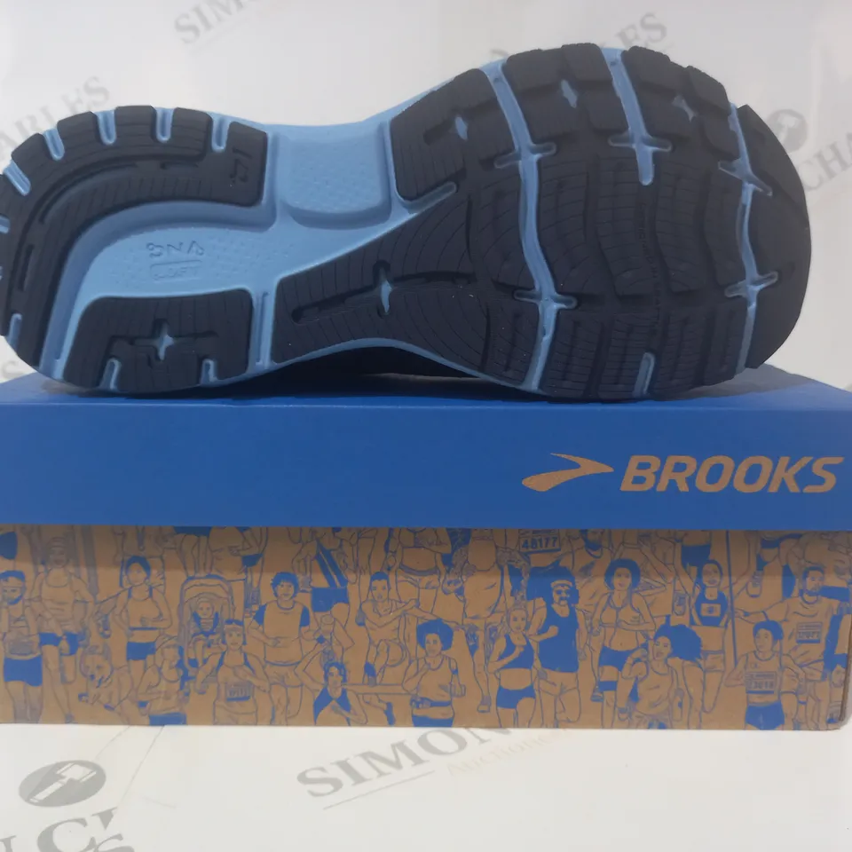 BOXED PAIR OF BROOKS GHOST 14 TRAINERS IN BLUE/FUCHSIA UK SIZE 7.5