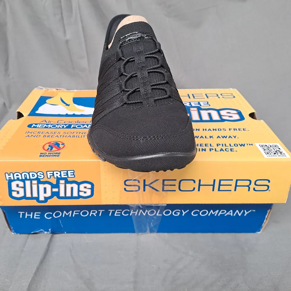 BOXED PAIR OF SKECHERS SLIP-INS IN BLACK SIZE 5.5