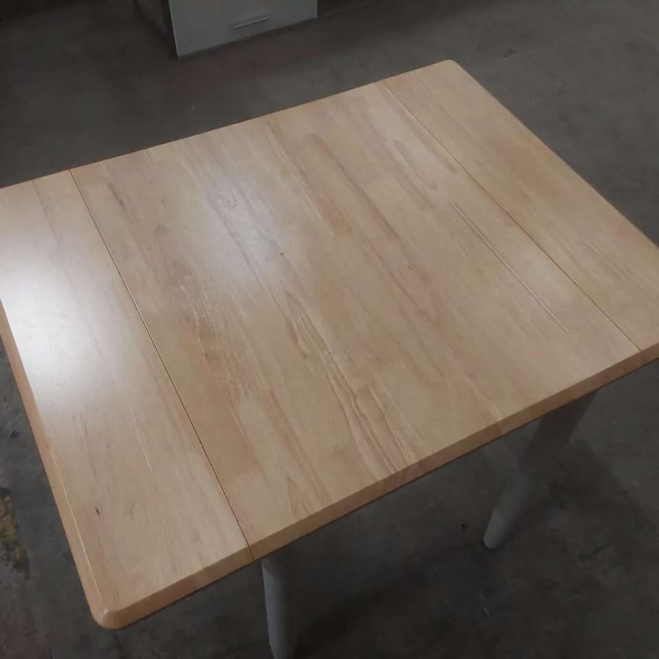 DEERFILED SOLID OAK DINING TABLE