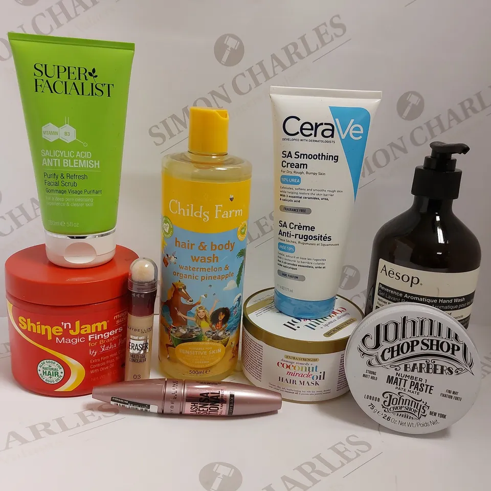 BOX OF APPROX 15 COSMETIC ITEMS TO INCLUDE MAYBELLINE ERASER CONCEALER, CERAVE SMOOTHING CREAM AND CHILDS FARM HAIR & BODY WASH