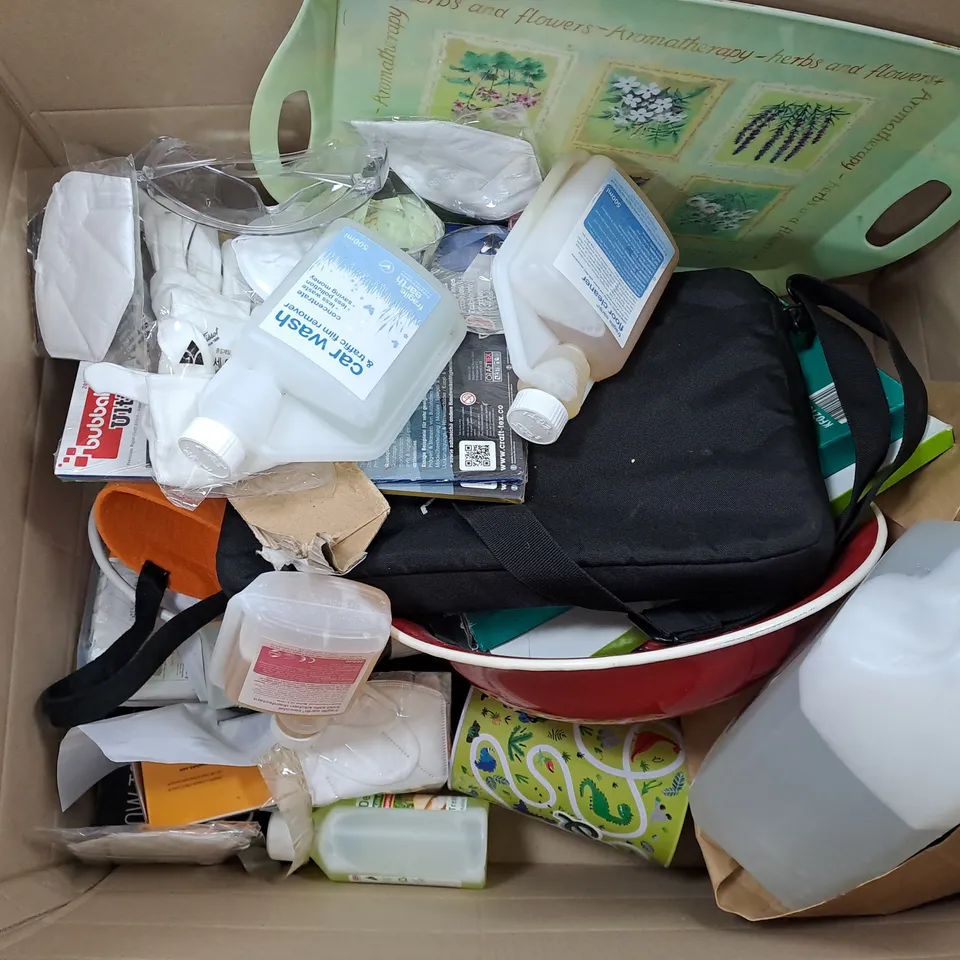 LARGE BOX OF ASSORTED HOUSEHOLD ITEMS TOO INCLUDE CLEANING PRODUCTS , SCALES AND BAGS 