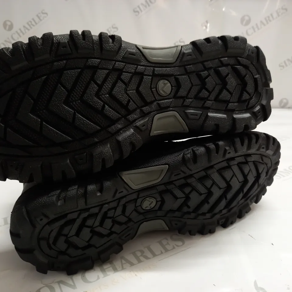 GELERT BLACK LEATHER WALKING BOOTS - UK 8