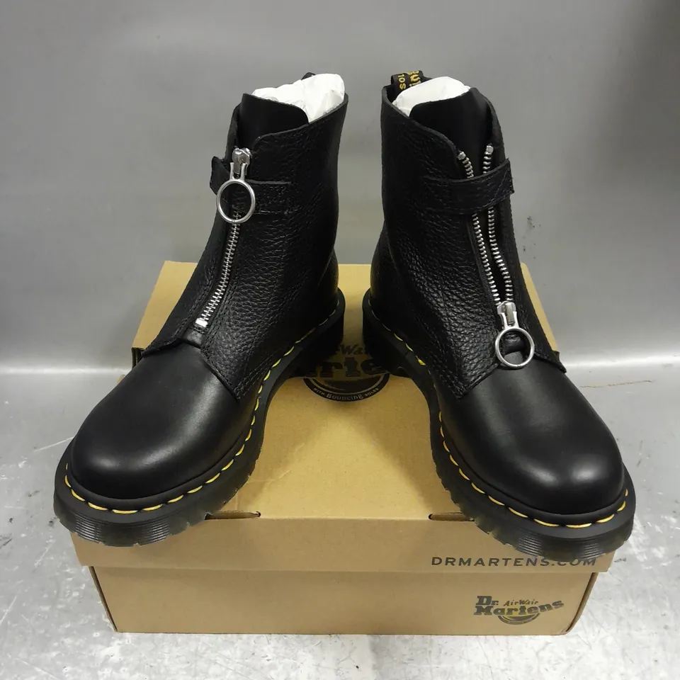 BOXED PAIR OF DR MARTENS PASCAL FRONT ZIP BOOTS IN BLACK SIZE UK 4