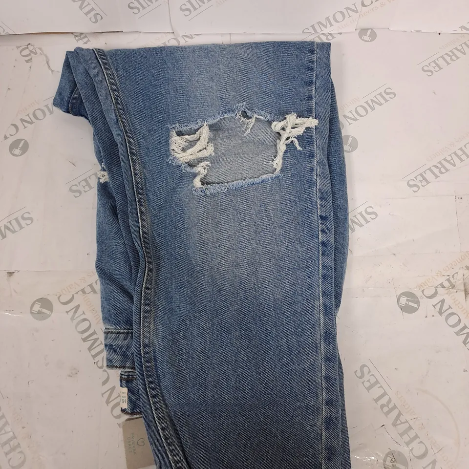 WOMENS RIPPED MOM JEANS SIZE 16