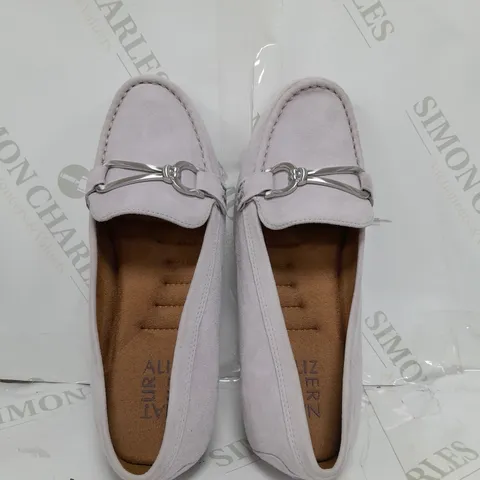 BOXED NATURALIZER LOAFER SIZE 4.5