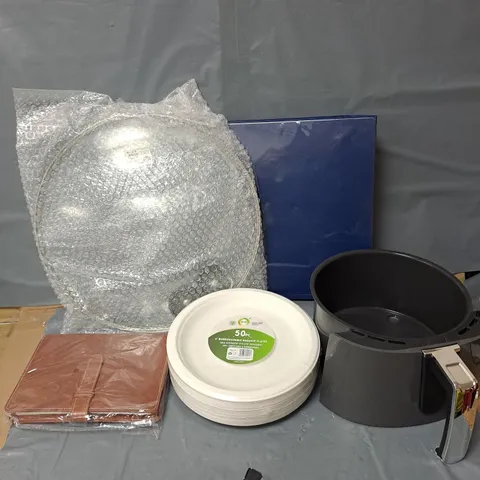 APPROXIMATELY 15 ASSORTED HOUSEHOLD ITEMS TO INCLUDE PAPER PLATES, BINDER, AIRFRYER DRAWER, ETC