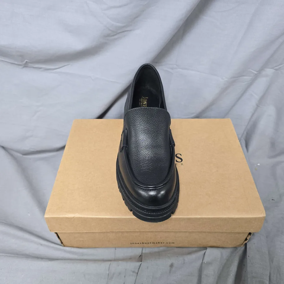 BOXED PAIR OF JONES BOOTMAKERS TABATA SHOES IN BLACK - SIZE 40