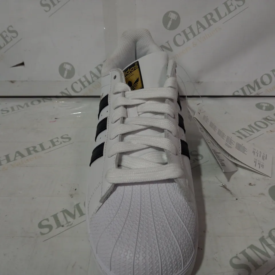 BOXED PAIR OF ADIDAS SUPERSTAR SHOES IN WHITE UK SIZE 9