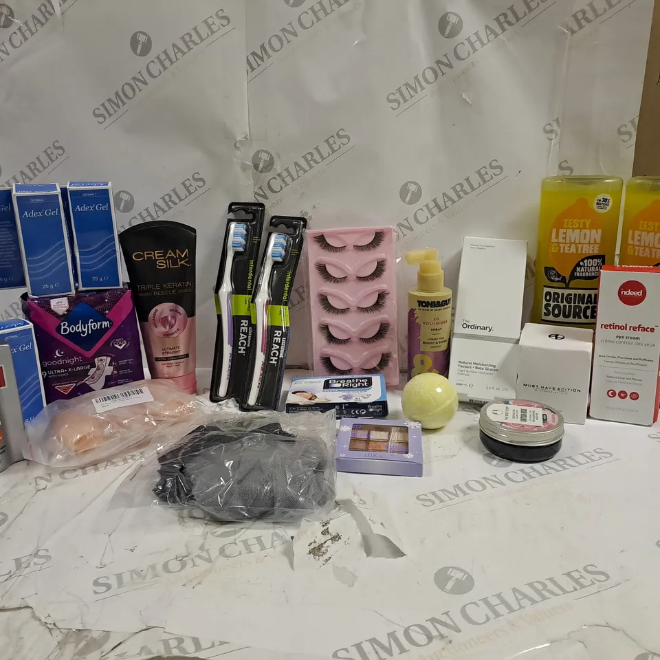 BOX OF 20 ASSORTED ITEMS TO INCLUDE THE ORDINARY, ALPECIN, THE BODY SHOP ETC