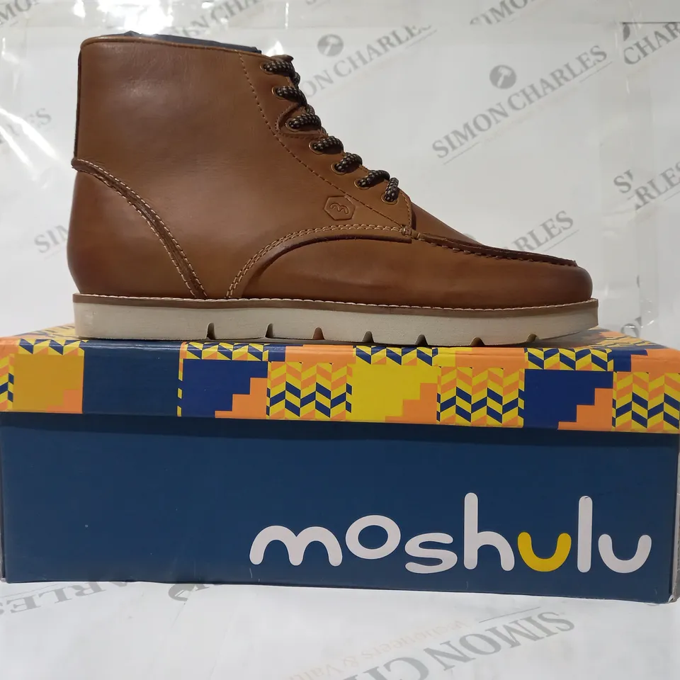 BOXED PAIR OF MOSHULU FAIRWAY ANKLE BOOTS IN BROWN UK SIZE 7