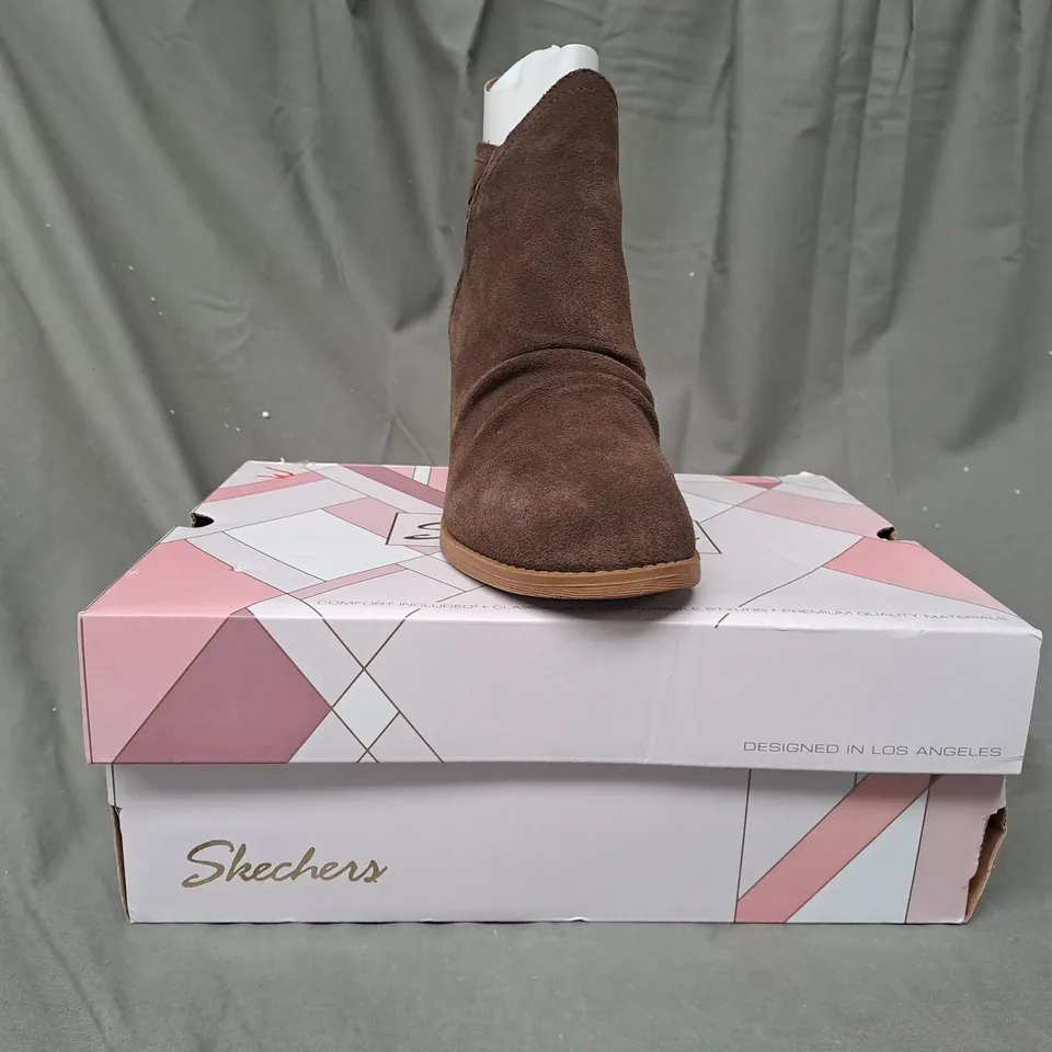 BOXED PAIR OF SKECHERS LADIES WATER RESISTANT SUEDE BROWN BOOTS SIZE 5.5