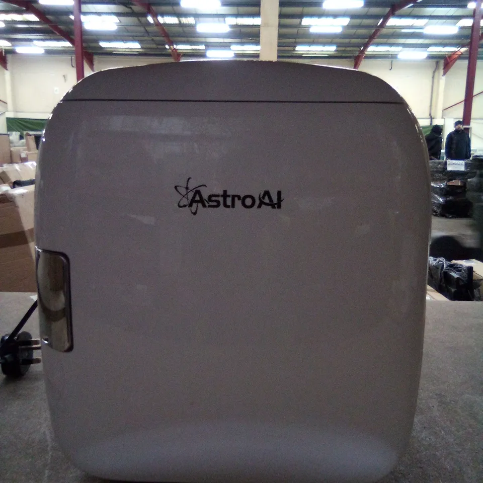 ASTROAI MINI FRIDGE IN WHITE