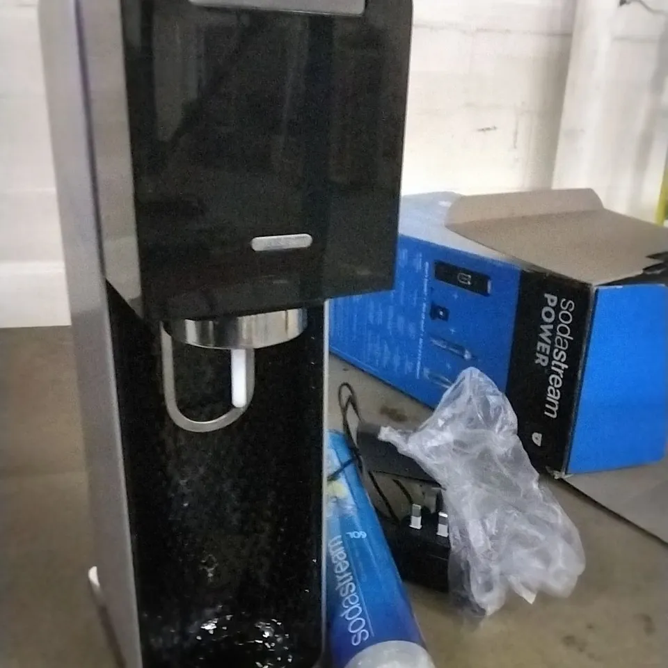 BOXED SODA STREAM POWER SPARKL8NG WATER MAKER