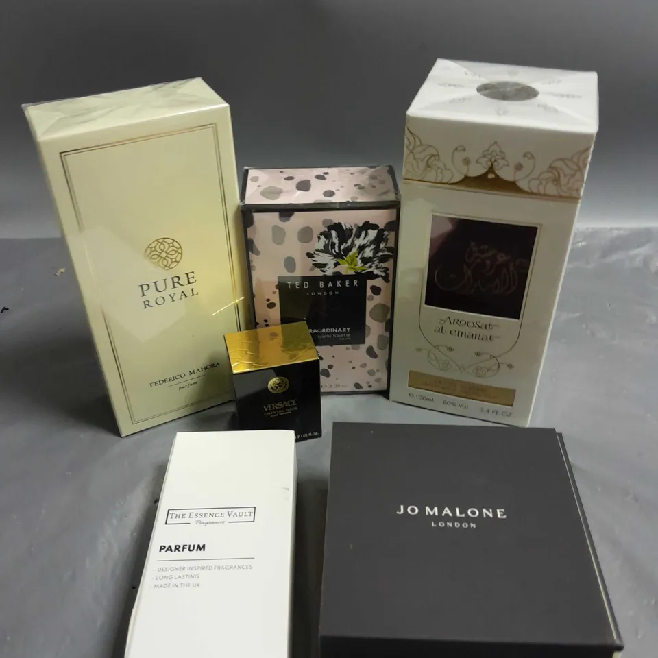 BOX OF APPROXIMATELY 6 ASSORTED BOXED FRAGRANCES TO INCLUDE - VERSACE CRYSTAL NOIR - TED BAKER EXTRAORDINARY - THE ESSENCE VAULT - ETC