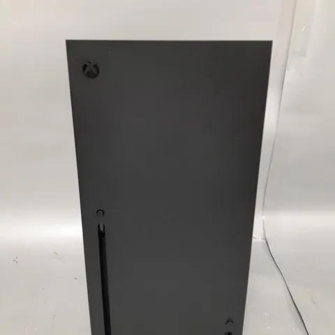 BOXED XBOX SERIES X GAMES CONSOLE WITH CONTROLLER