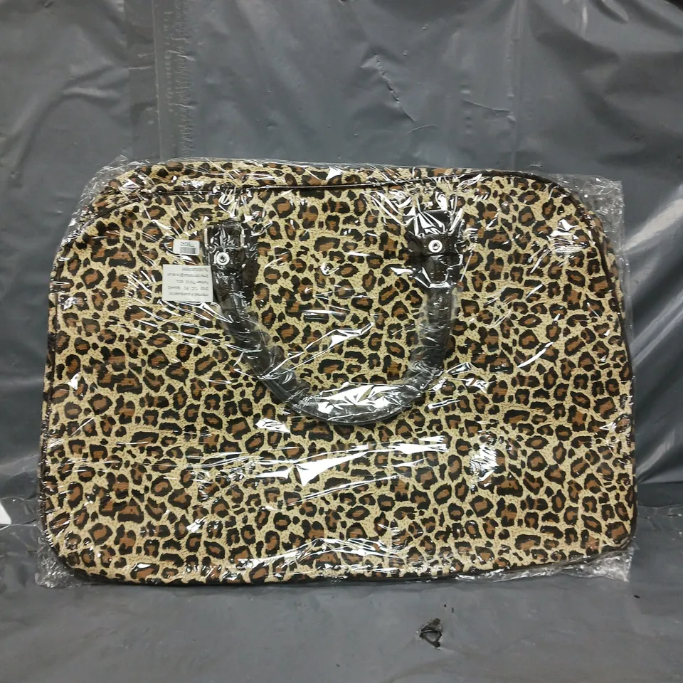 BOX OF APPROX 25 ASSORTED LEOPARD PRINT HANDBAGS 