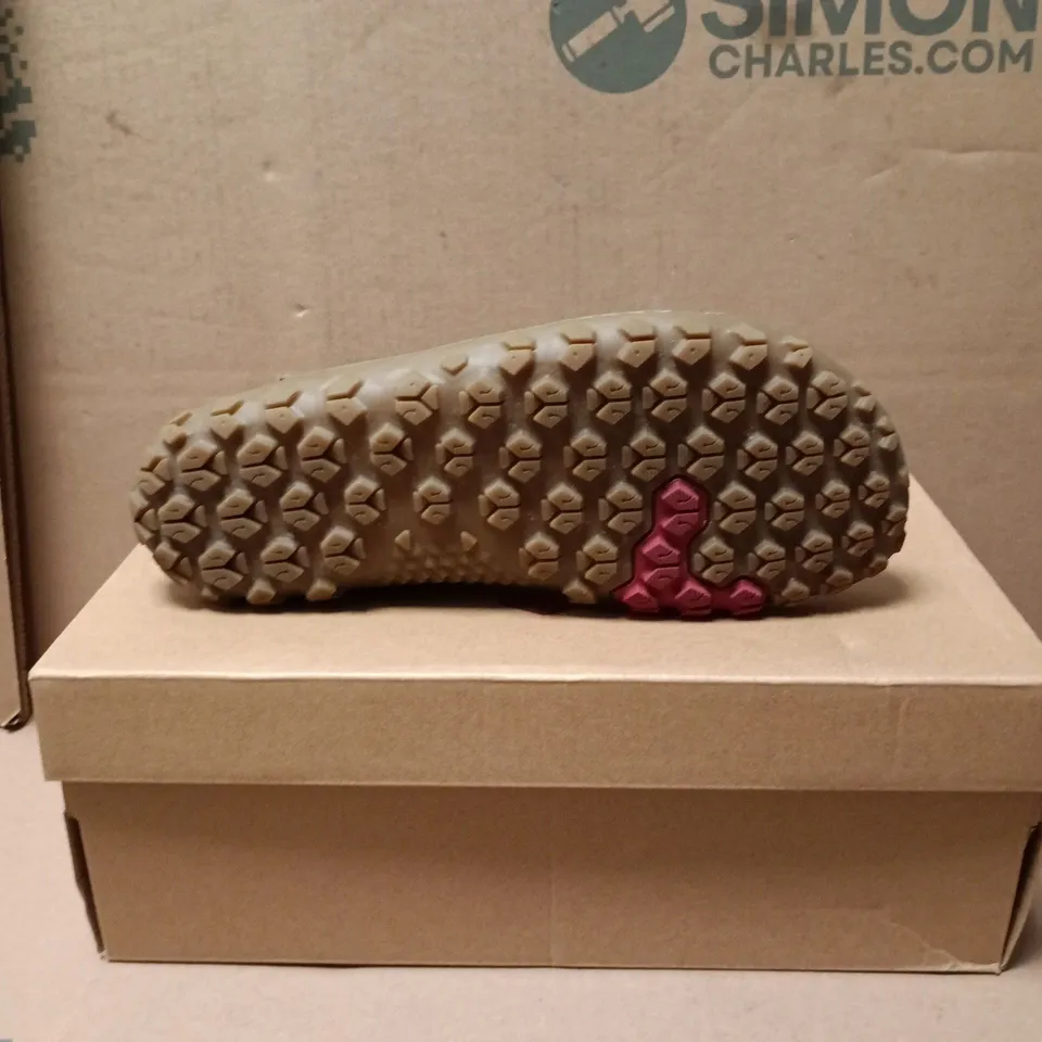 VIVO BAREFOOT TRACKER SHOES – GREY LEATHER UPPER, RUGGED LUG SOLE SIZE 6