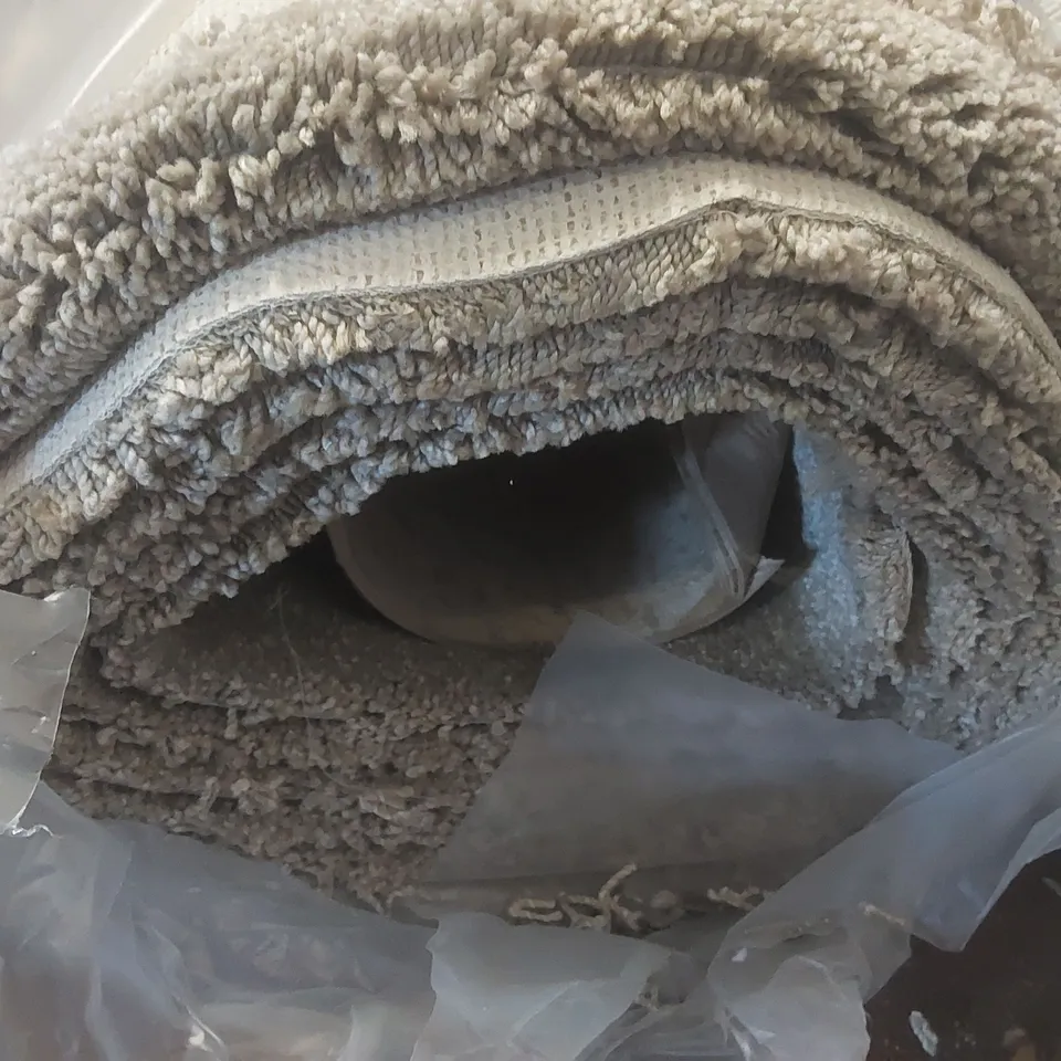ROLL OF QUALITY FIRST IMPRESSIONS GRACEFUL CARPET - APPROXIMATELY 3.7 x 4m