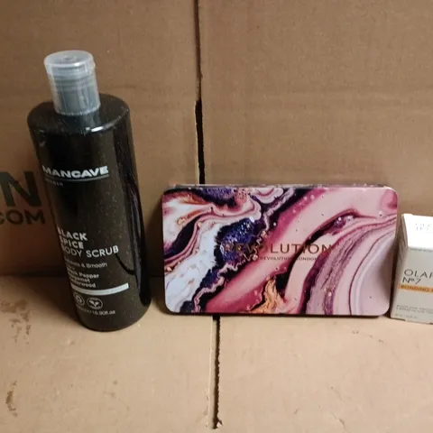 APPROXIMATEY 20 ASSORTED HEALTH AND BEAUTY PRODUCTS TO INCLUDE OLAPLEX NO7 BONDING OIL, REVOLUTION MAKEUP PALETTE, MANCAVE BLACK SPICE BODY SCRUB ETC 