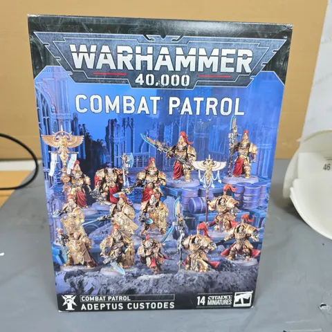 WARHAMMER 40,000 COMBAT PATROL ADEPTUS CUSTODES (14 MINIATURES) – BOXED SET