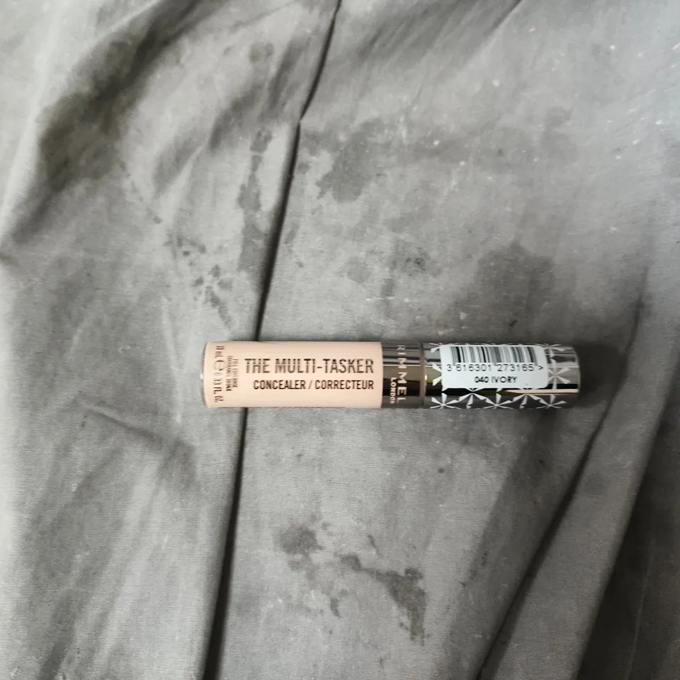 BO9X OF APPROXIMATELY 15 ASSORTED ITEMS INCLUDING RETRO SWEETS , MULTI TASKER CONCEALER AND HOTEL CHOCOLAT 