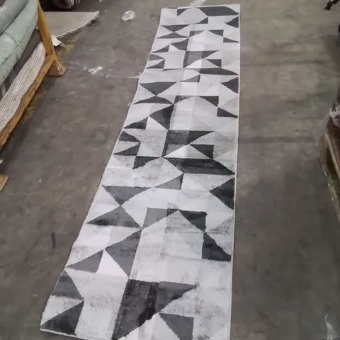 QUALITY DESIGNER AREA RUG - APPROXIMATELY 300X70CM