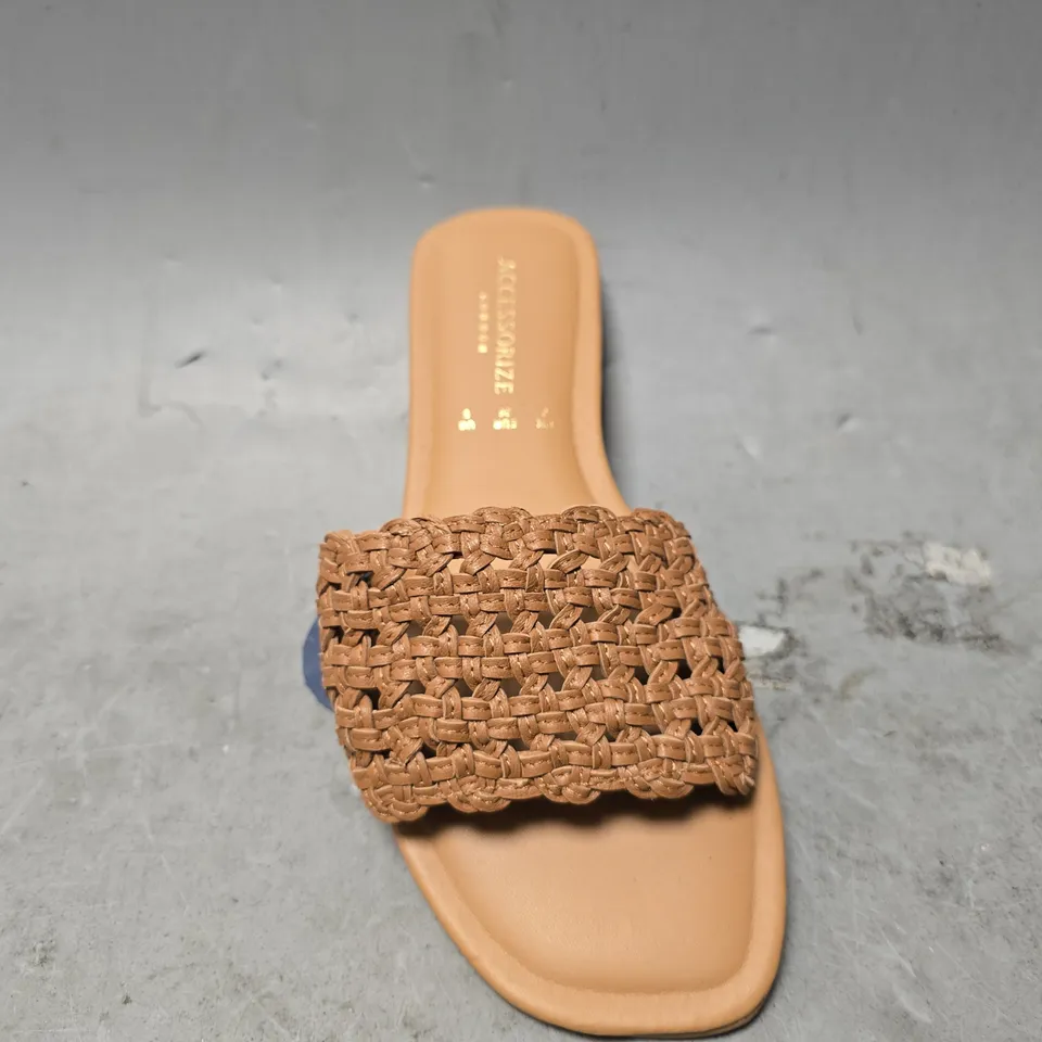ACCESSORIZE LONDON FLAT SANDALS - UK 3 