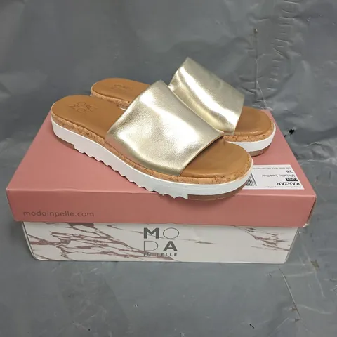 BOXED PAIR OF MODA IN PELLE METALLIC LEATHER ONE BAND MULE IN GOLD COLOUR - SIZE 36