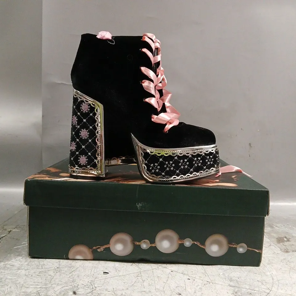 BOXED PAIR OF KOI GUILTLESS GHOST LACE UP PLATFORM LONG BOOTS IN BLACK SIZE UK 6