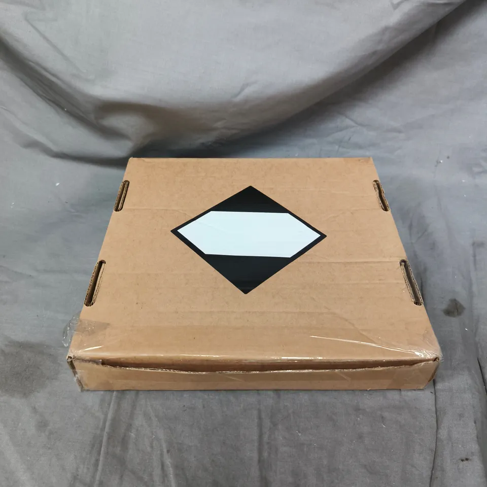 PALETTE LONDON BEAUTIFUL BERRY NAIL PAINT COLLECTION 