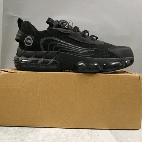 BOXED PAIR OF UNBRANDED SHOES IN BLACK SIZE EU 43