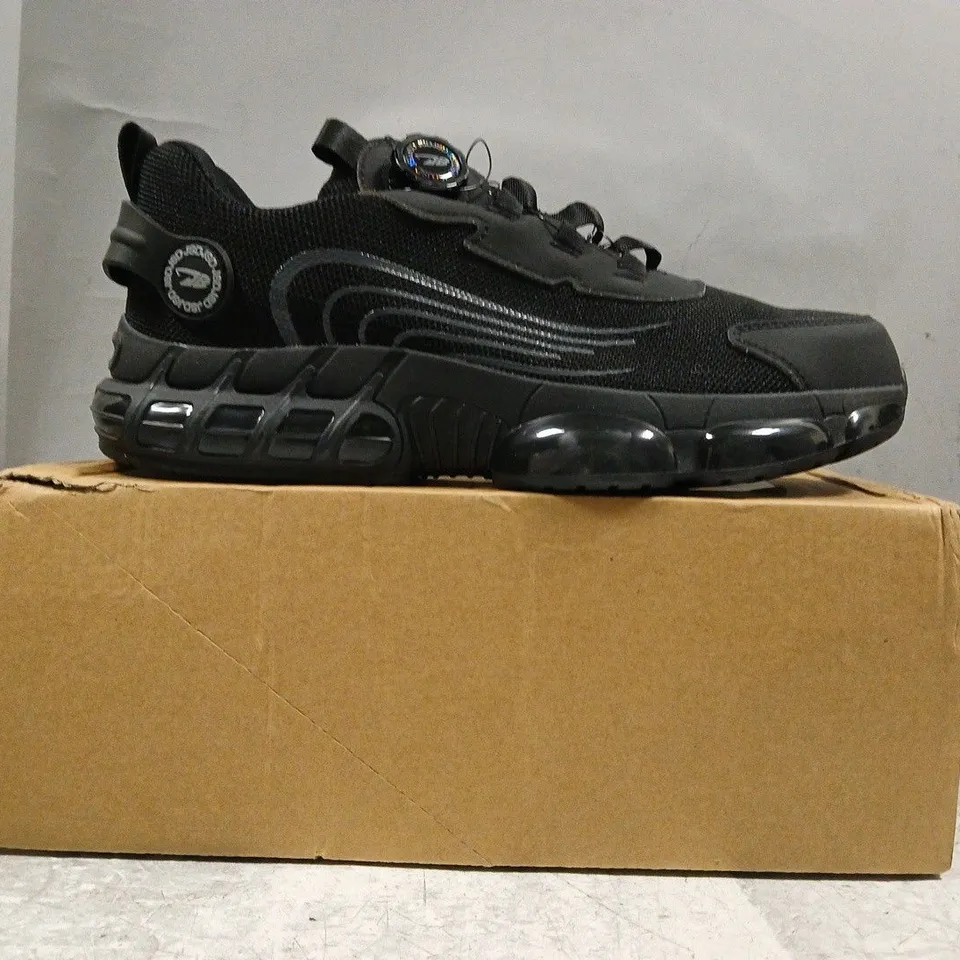 BOXED PAIR OF UNBRANDED SHOES IN BLACK SIZE EU 43