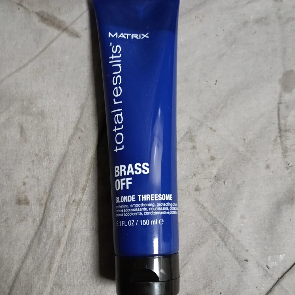 BOX OF APPROXIMATELY 30 X MATRIX TOTAL RESULTS BRASS OFF BLONDE THREESOME 150ML