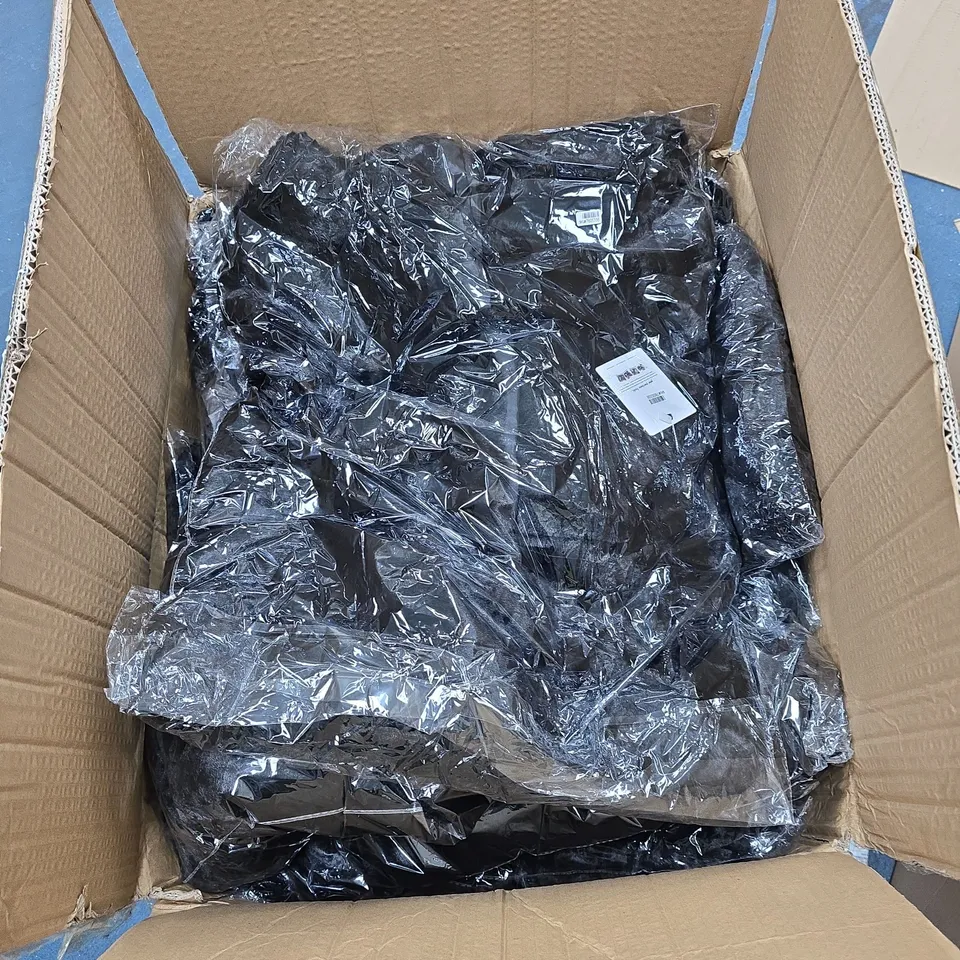 BOX OF APPROXIMATELY 9 X TAMSY CLOTHING ITEMS