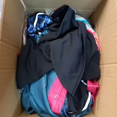 LOT OF ASSORTED CLOTHING ITEMS AND ACCESSORIES TO INCLUDE; T-SHIRTS, JUMPERS ETC