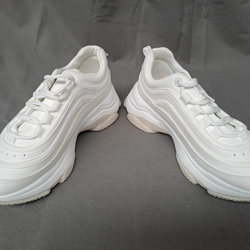BOXED PAIR OF KOI VEGAN LIZZIES V2 EXTRA CHUNKY TRAINERS IN WHITE UK SIZE 7