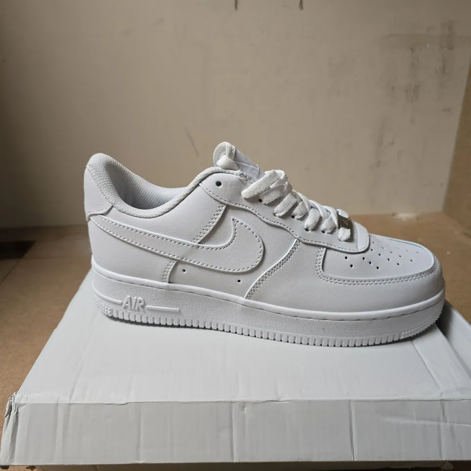 NIKE AIR WHITE TRAINERS UK 8.5 BOXED