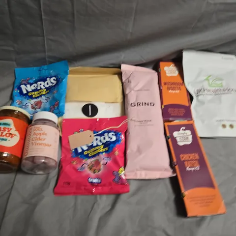 APPROXIMATELY 5 ASSORTED FOOD &DRINK ITEMS TO INCLUDE - SWEETS, CHCIKEN KATSU RECIPE KIT AND GUMMIES  - COLLECTION ONLY
