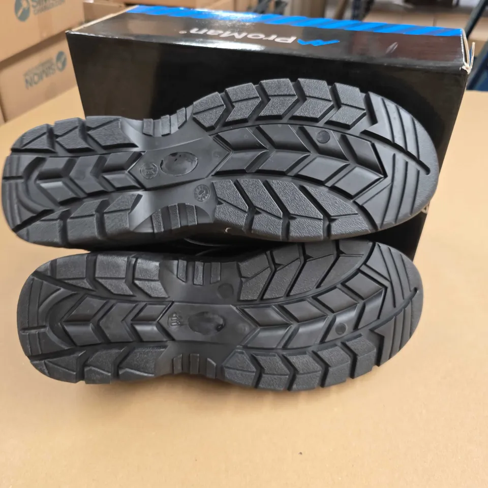 BRAND NEW PAIR OF PROMAN PM102 OMAHA CHUKKA SAFETY SHOES IN BLACK - UK 11