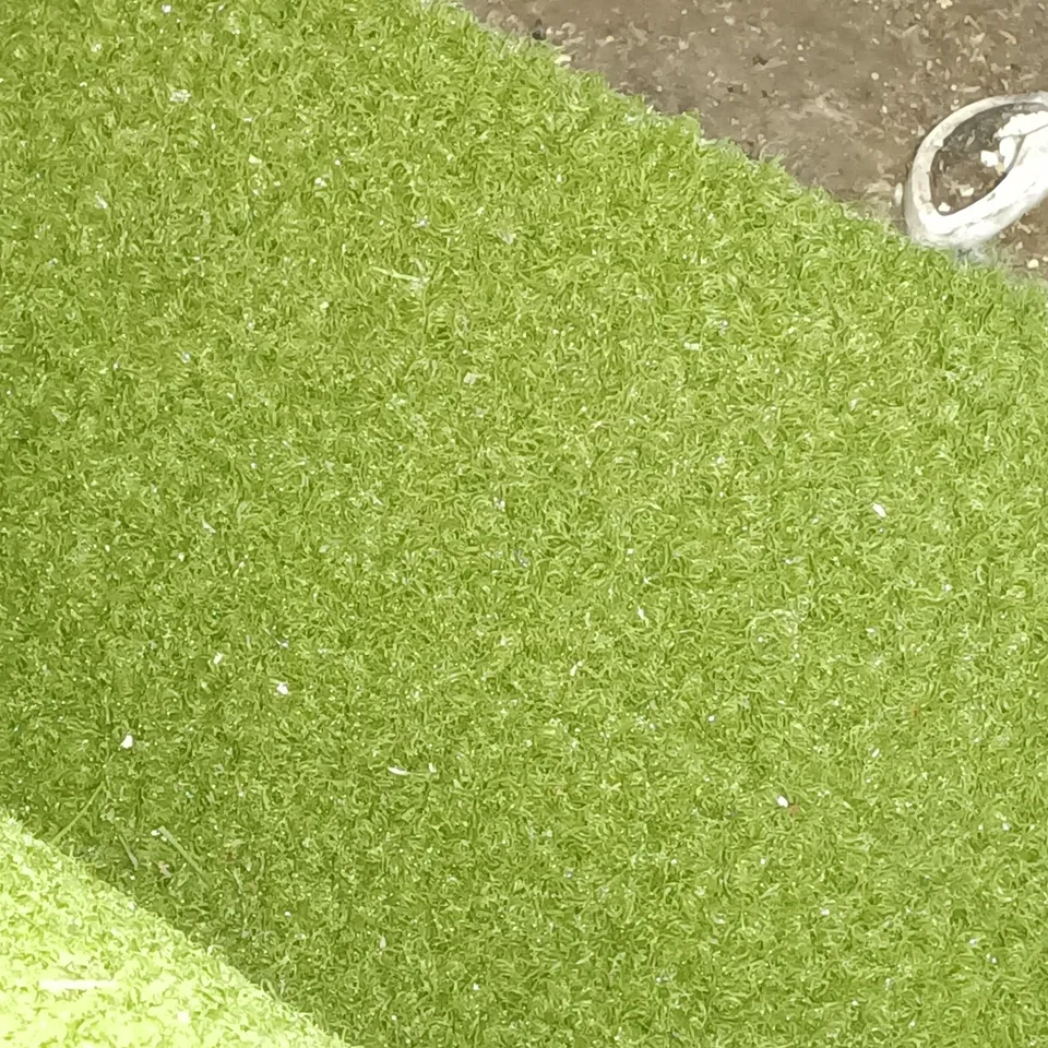 ROLL OF GREEN CARPET - SIZE UNSPECIFIED 