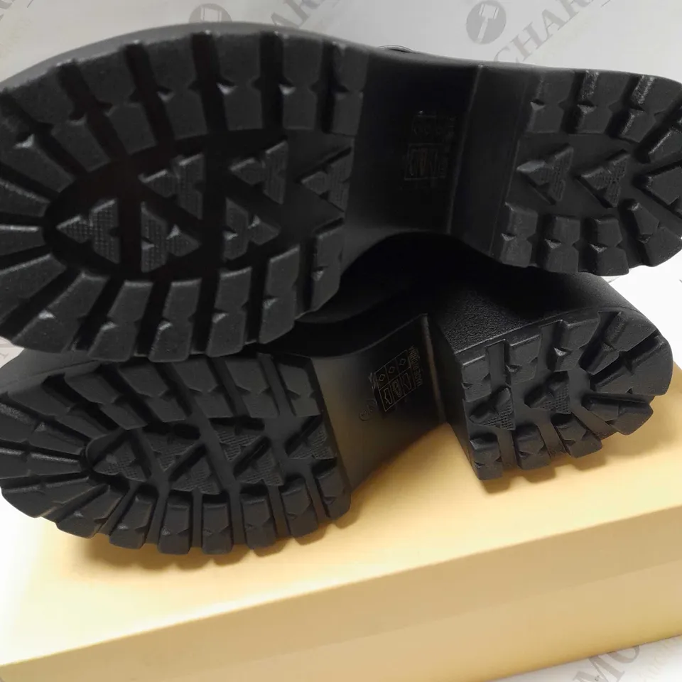 KOI ASTRO STAR & MOON CHUNKY BLACK PU/SILVER BOOTS - SIZE 5