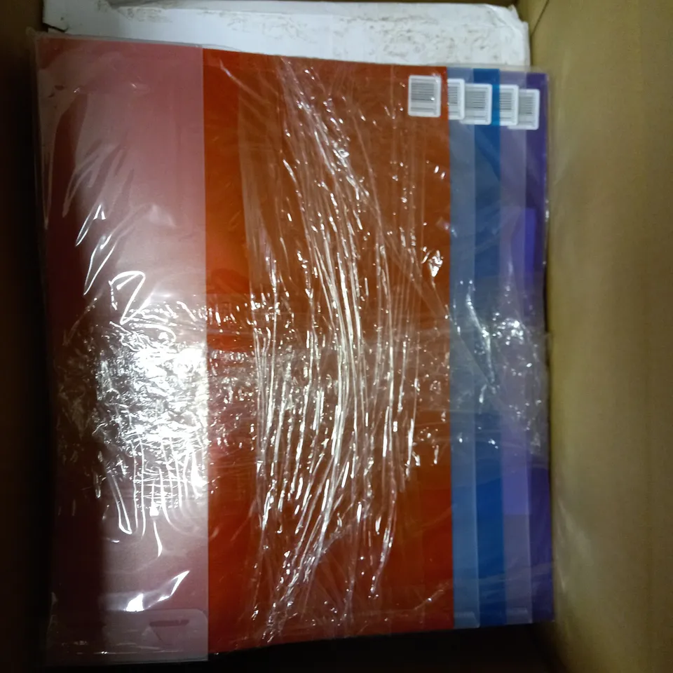 LOT OF APPROXIMATELY 3 HOUSEHOLD ITEMS TO INCLUDE SYSTEM 3 ORGINAL ACRYLIC PAINTS, RAINBOW DESIGN PATIO DIAL, PACK OF  A4 POPPER FILES